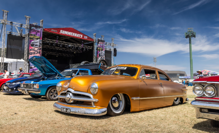 Friday Program 720x440 Cars on the Main Arena at Summernats