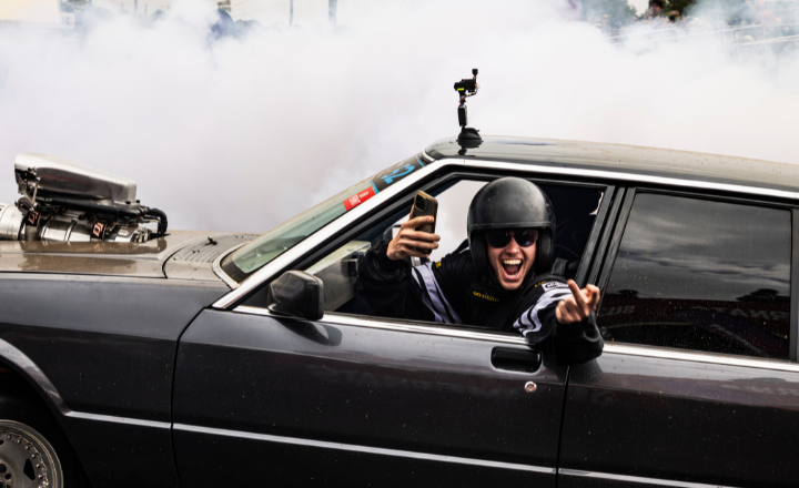 Summernats entrant signalling out of window 720x440 Summernats entrant signalling out of window