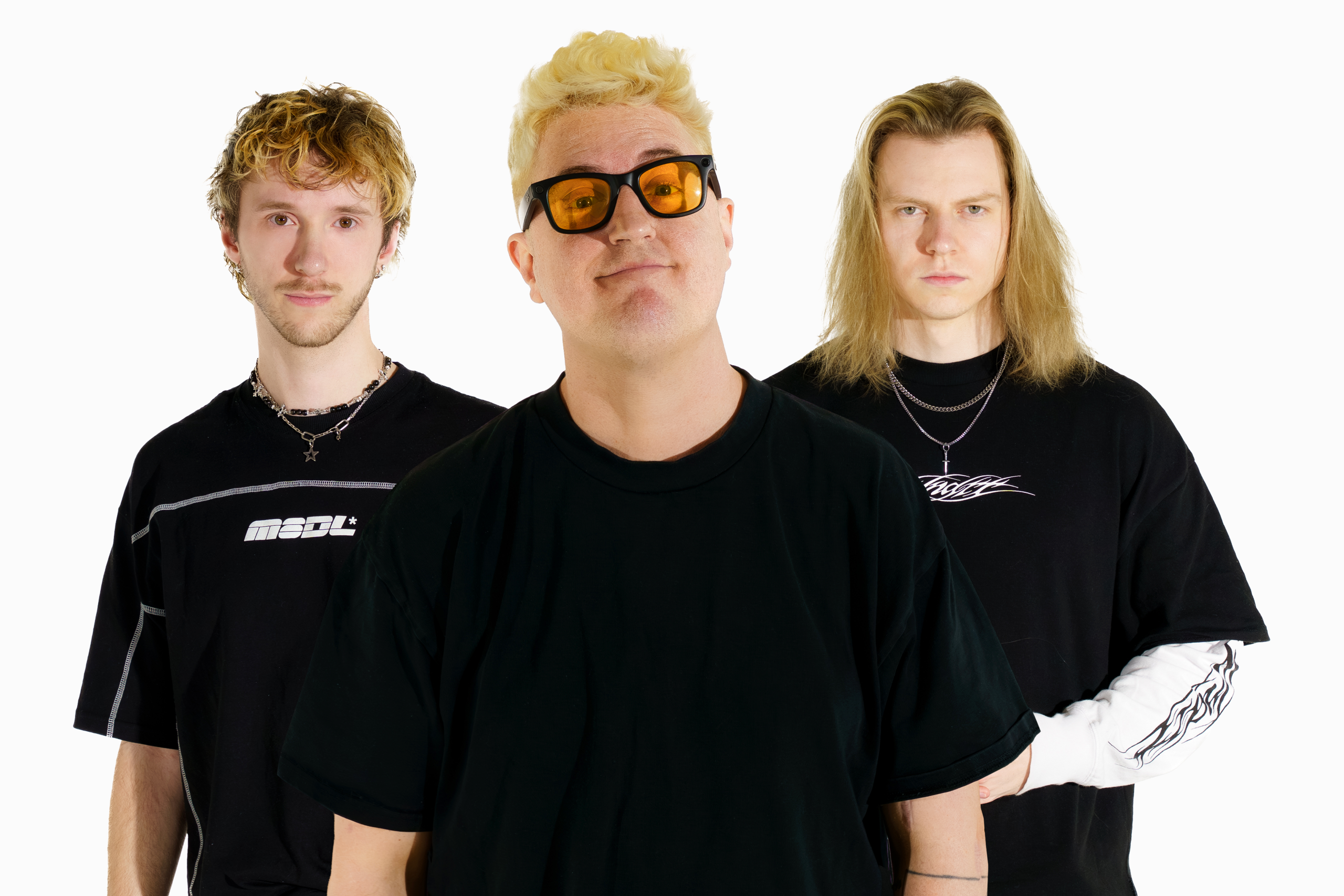 BAND PRESS IMAGE 02 MASHD N KUTCHER - ANTHEMS